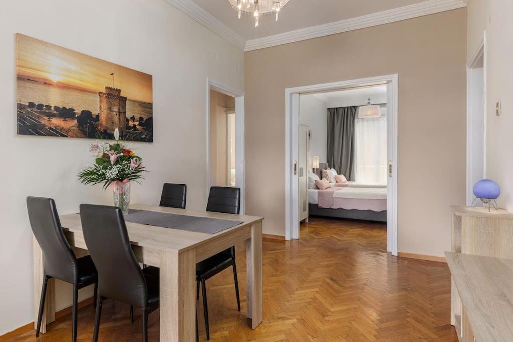 Perfect Location, Amazing View 3 Bedroom Apartment *