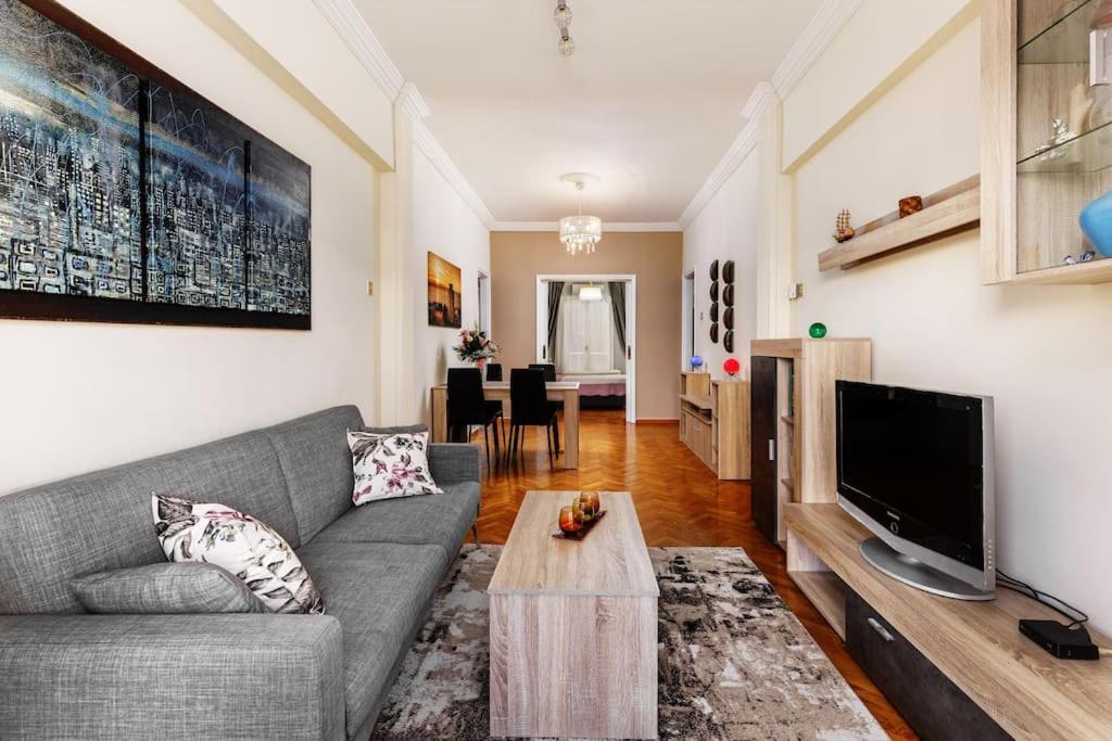 Perfect Location, Amazing View 3 Bedroom Apartment Thessaloniki