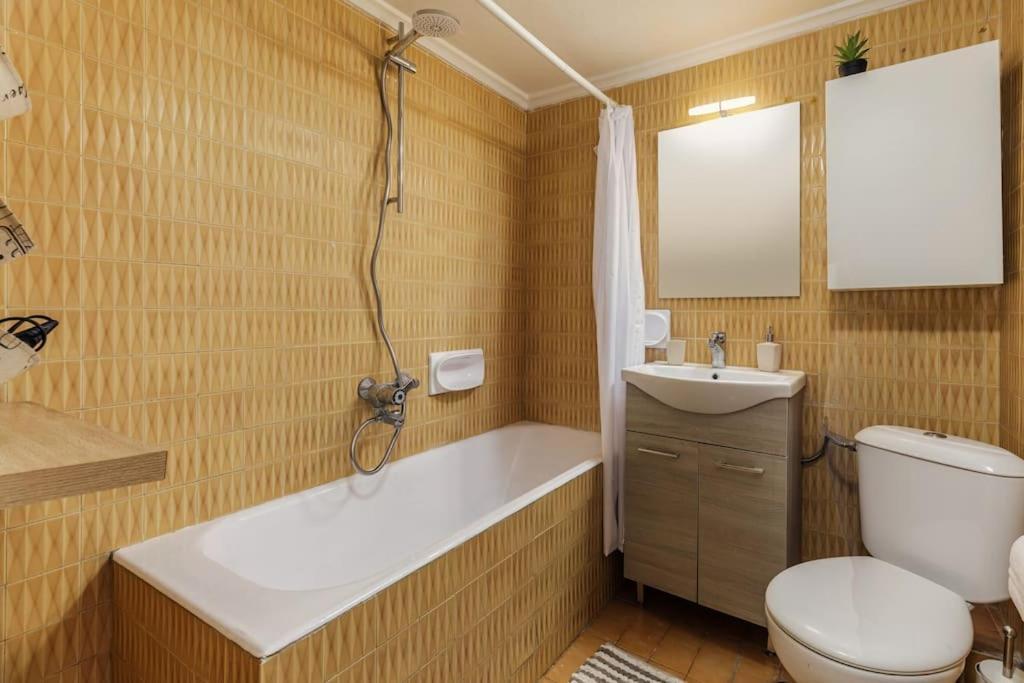 Perfect Location, Amazing View 3 Bedroom *