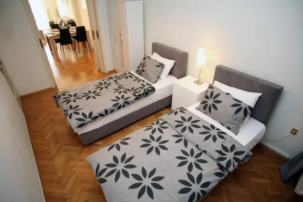 Apartment Perfect Location, Amazing View 3 Bedroom *